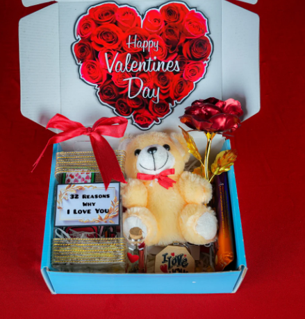 32 Reasons Why I Love You Hamper